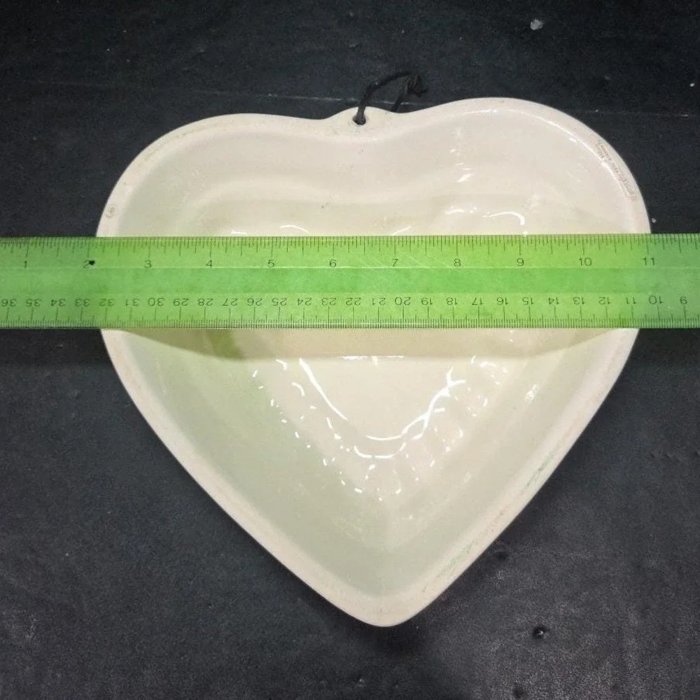 Hartstone Ceramic Heart Shaped Wall‎ Art, Vintage Speckled Puff Sponge Design